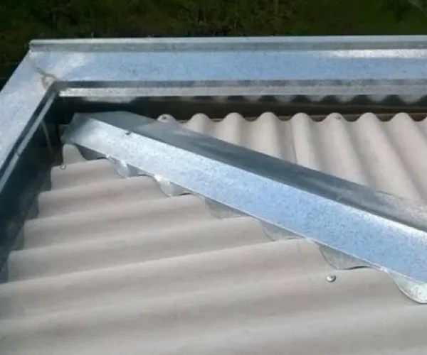 Instalação de calhas e rufos